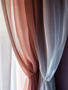 Karshhilit A close up of two curtains one in dusty rose velvet f3dabeaa 46a4 4c63 90f3 e7250b7682d2
